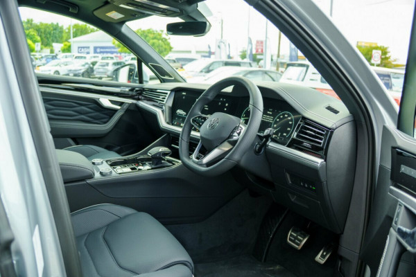 2025 Volkswagen Touareg RC 210TDI R-Line SUV Image 18