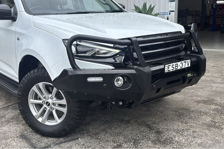 2022 Isuzu MU-X RJ LS-M SUV Image 3