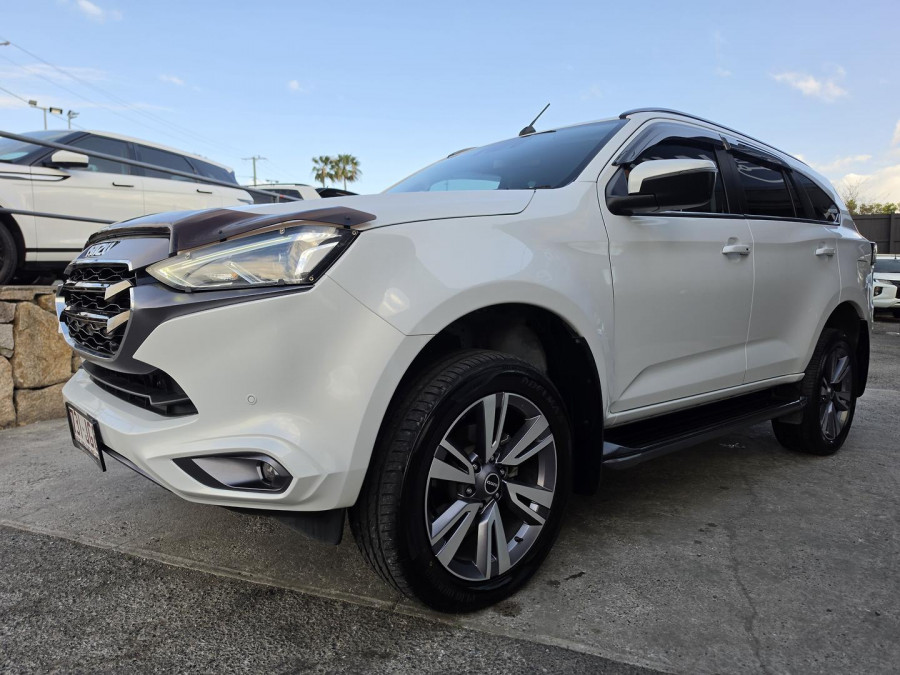 2023 Isuzu MU-X RJ LS-T SUV Image 3