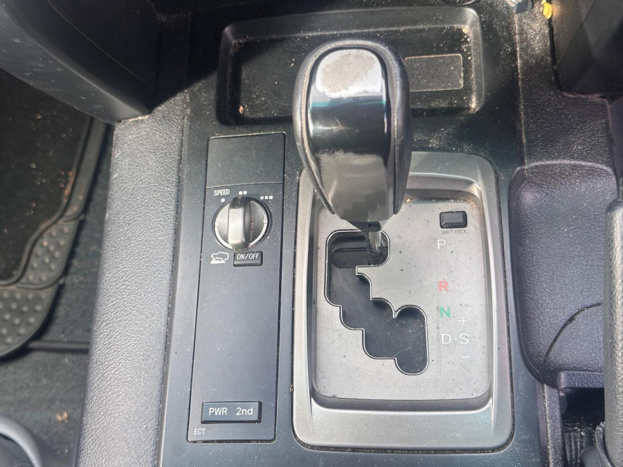 2011 MY10 Toyota LandCruiser VDJ200R GXL SUV Image 24