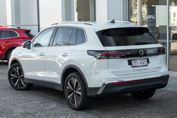 2026 Volkswagen Tiguan 150TSI eHybrid Elegance SUV Image 2