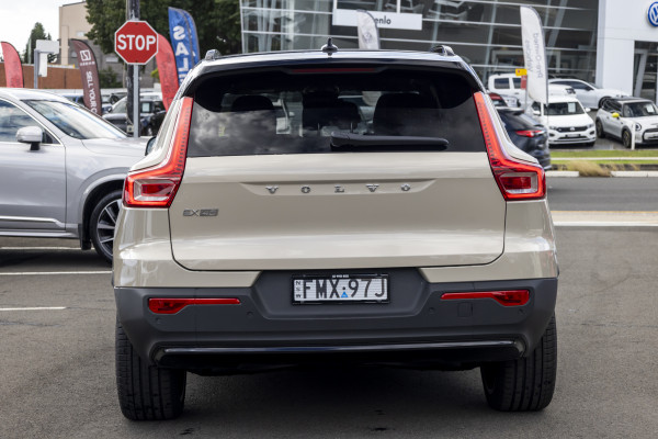 2025 Volvo EX40 No Series Ultra Single Motor Extended Range SUV Image 5
