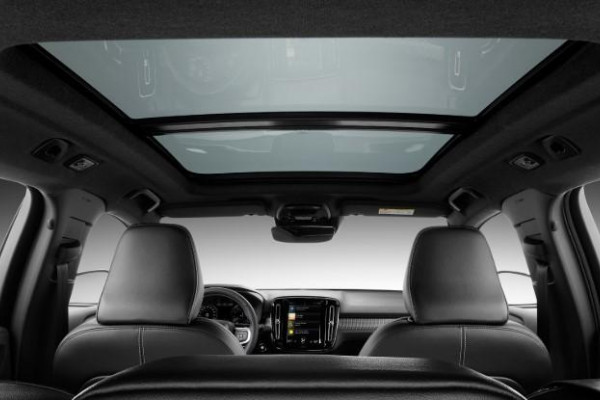 2025 MY26 Volvo XC40 XZ Ultra B4 Dark SUV Image 3