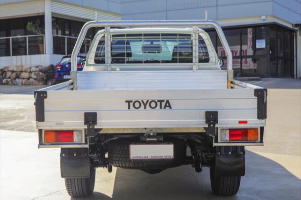 2018 Toyota Hilux GUN125R Workmate Cab chassis
