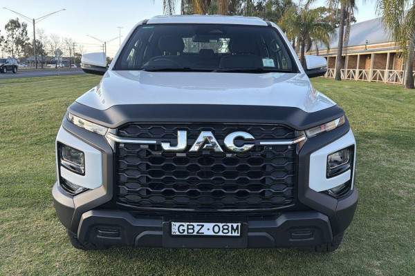 2026 JAC T9  Tradepro Cab Chassis Image 2