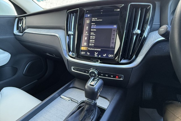 2019 MY20 Volvo S60 Z Series T5 Inscription Sedan Image 19