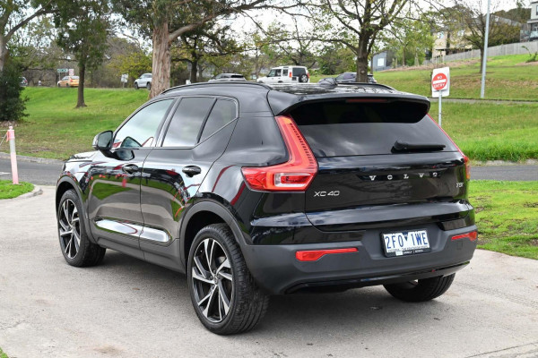 2022 MY23 Volvo XC40 XZ Ultimate B5 Dark SUV Image 3
