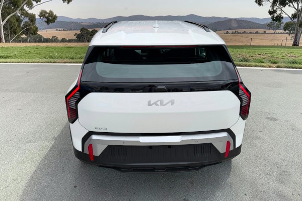 2026 MY27 Kia EV3 SV Air Standard Range SUV Image 4