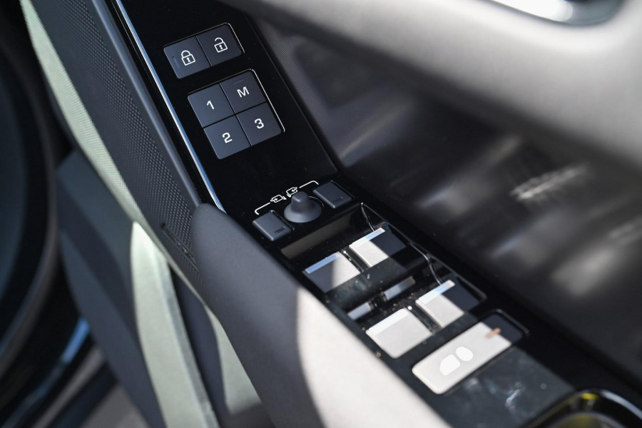 2026 MY26.5 Land Rover Range Rover Velar L560 P250 Dynamic SE SUV