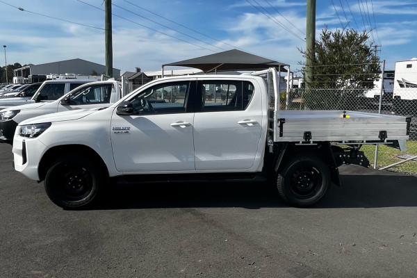 2025 Toyota HiLux GUN126R SR 4x4 Cab Chassis Image 3