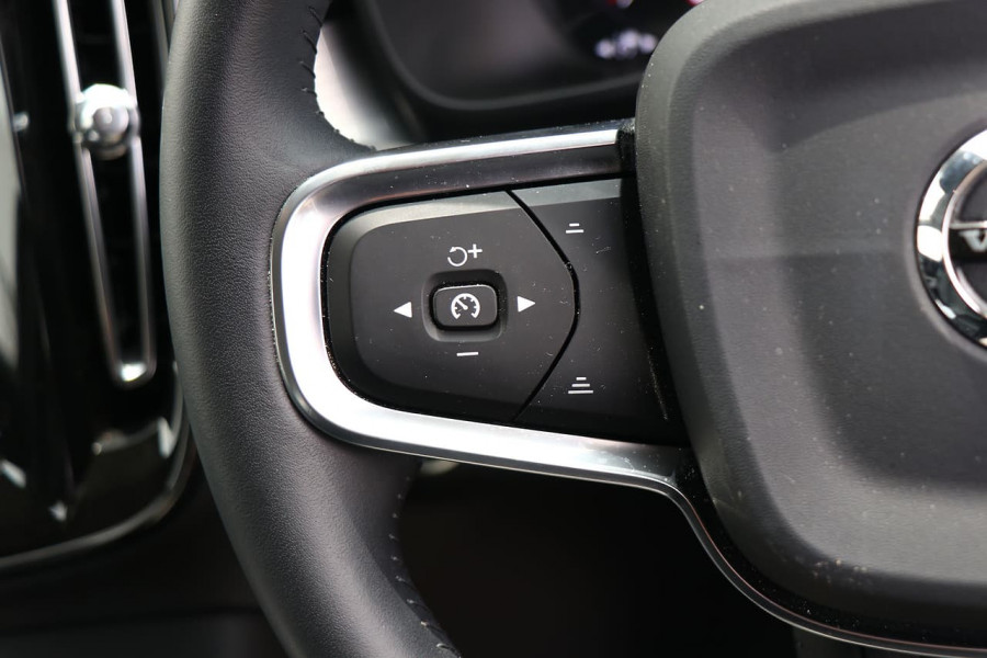 2018 Volvo Xc40 (No Series) MY19 T4 Momentum Suv Image 8