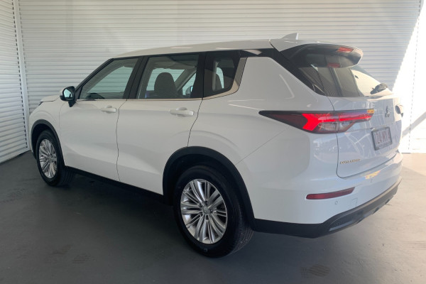 2023 Mitsubishi Outlander ZM ES SUV