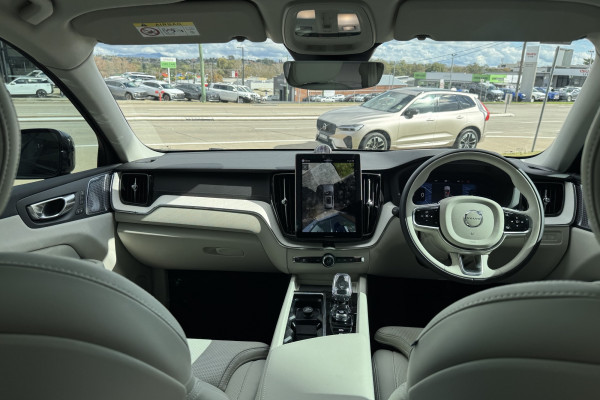 2026 Volvo XC60 UZ Ultra T8 Plug-in Hybrid Dark SUV Image 15