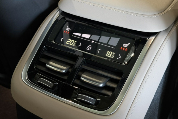 2026 Volvo XC90 L Series Ultra T8 Plug-in Hybrid Dark SUV Image 17