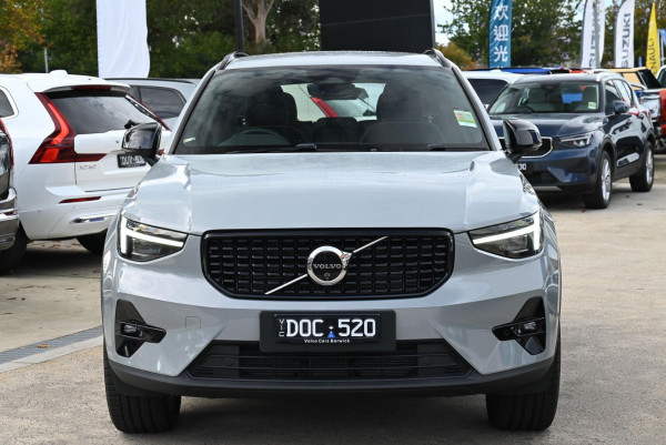 2025 Volvo XC40 XZ Ultra B4 Bright SUV image 2