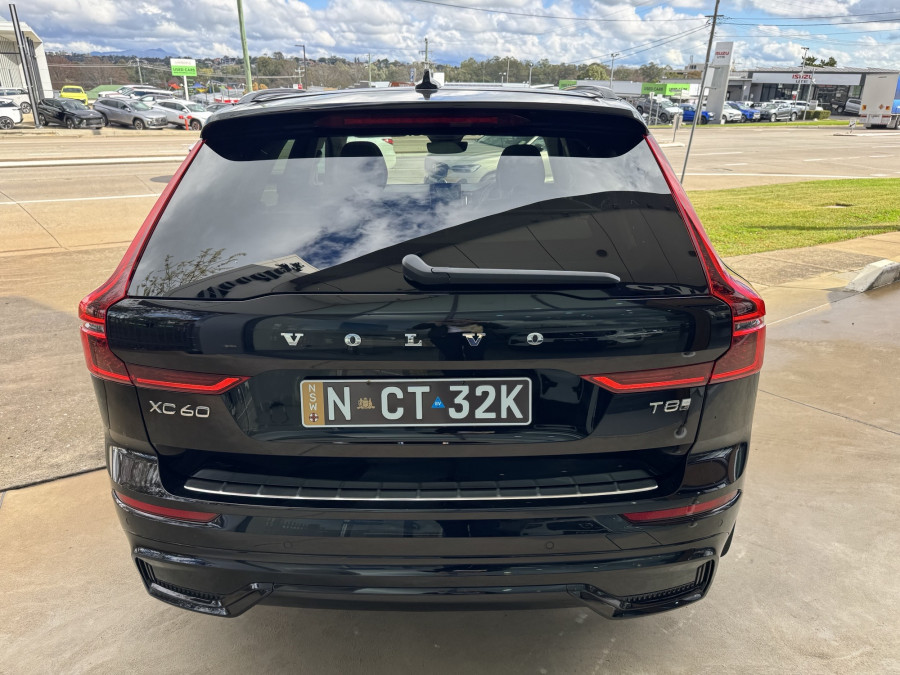 2026 Volvo XC60 UZ Ultra T8 Plug-in Hybrid Dark SUV Image 6