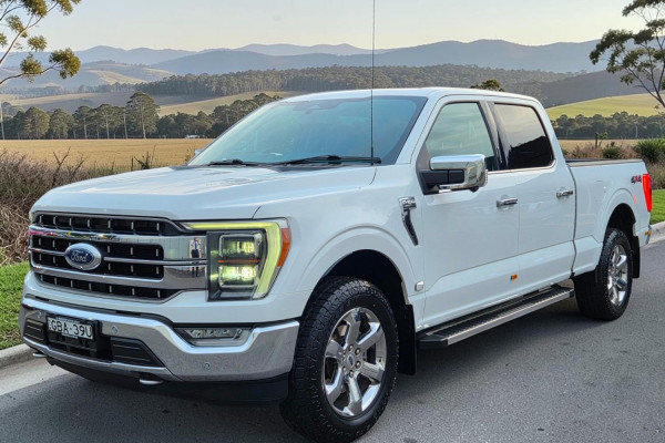 2023 Ford F-150  Lariat Dual Cab Image 3