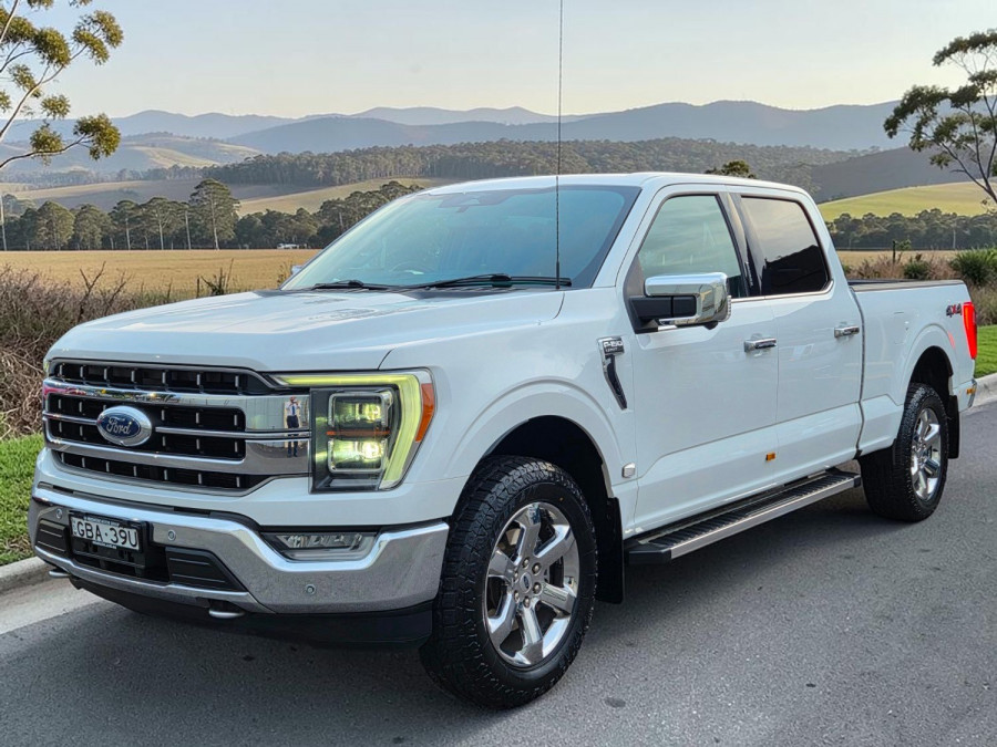 2023 Ford F-150  Lariat Dual Cab Image 3