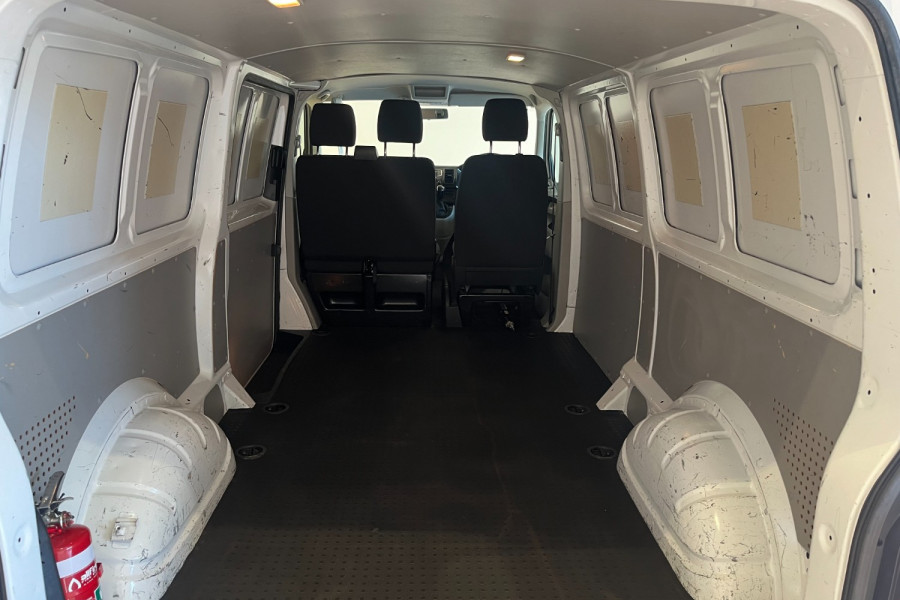 2018 Volkswagen Transporter T6 LWB Van Normal Roof Van Image 16