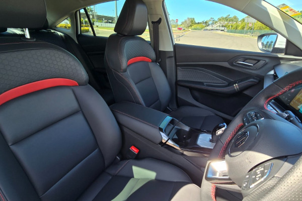 2024 MG MG5 AP32 Essence Sedan