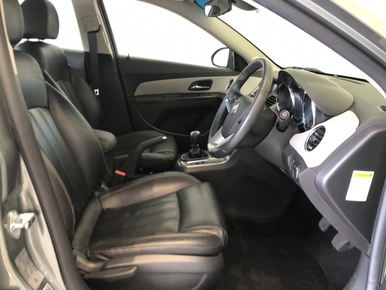 2016 Holden Cruze JH Series II Z-Series Hatchback Image 12