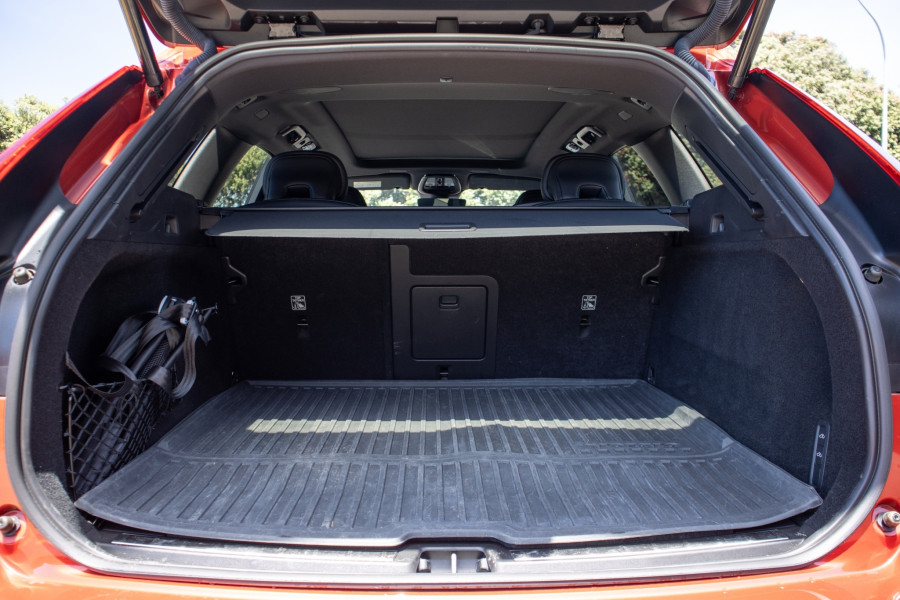 2022 Volvo XC60 T8 RECHARGE PHEV Ultimate SUV Image 17