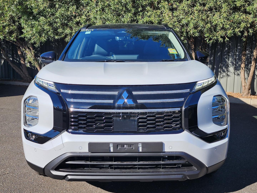 2025 Mitsubishi Outlander ZM LS SUV Image 2
