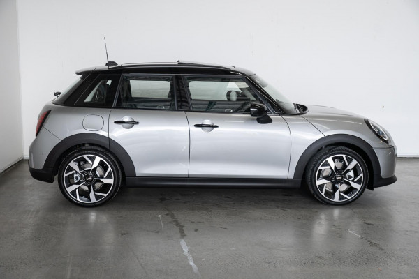 2026 MINI Cooper F65 C Classic Hatch image 3