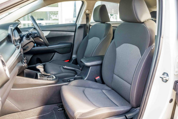 2023 Kia Cerato BD S Hatch Image 7