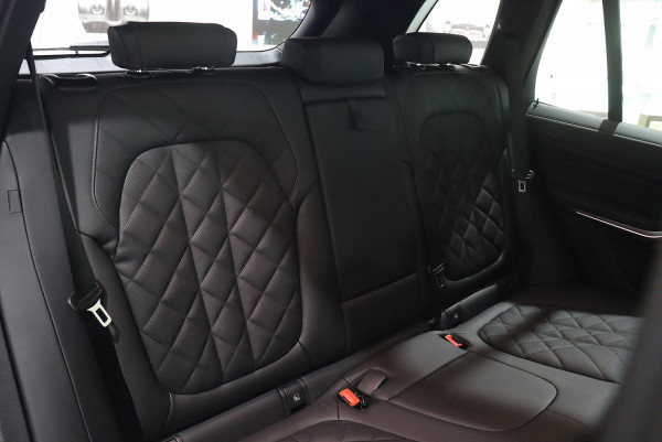 2025 BMW X5 G05 LCI xDrive30d M Sport SUV image 12