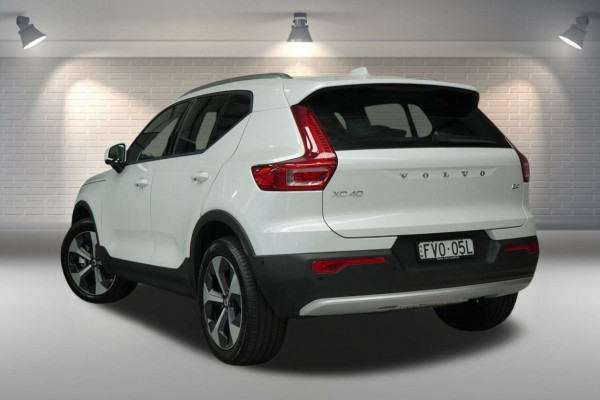 2025 Volvo XC40 XZ Plus B4 Special Edition SUV Image 3