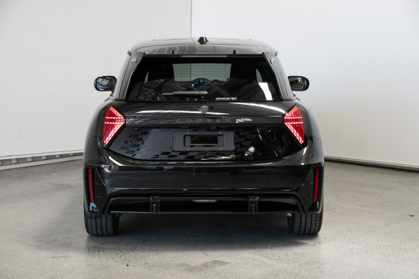 2026 MY25 MINI Cooper J01 JCW E Favoured Hatch image 5