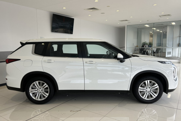 2023 MY24 Mitsubishi Outlander ZM ES SUV Image 4