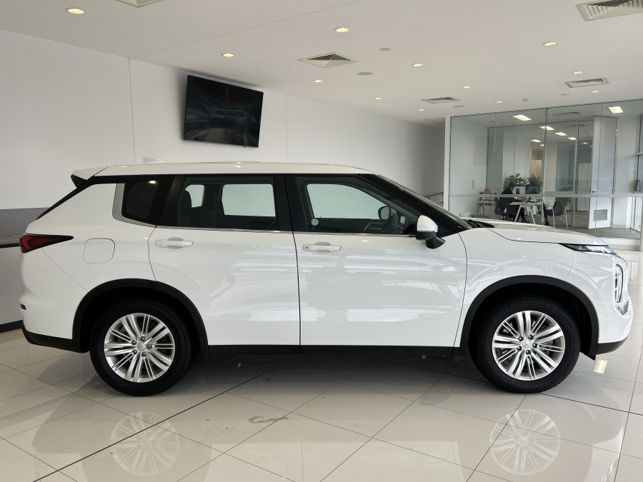 2023 MY24 Mitsubishi Outlander ZM ES SUV Image 4