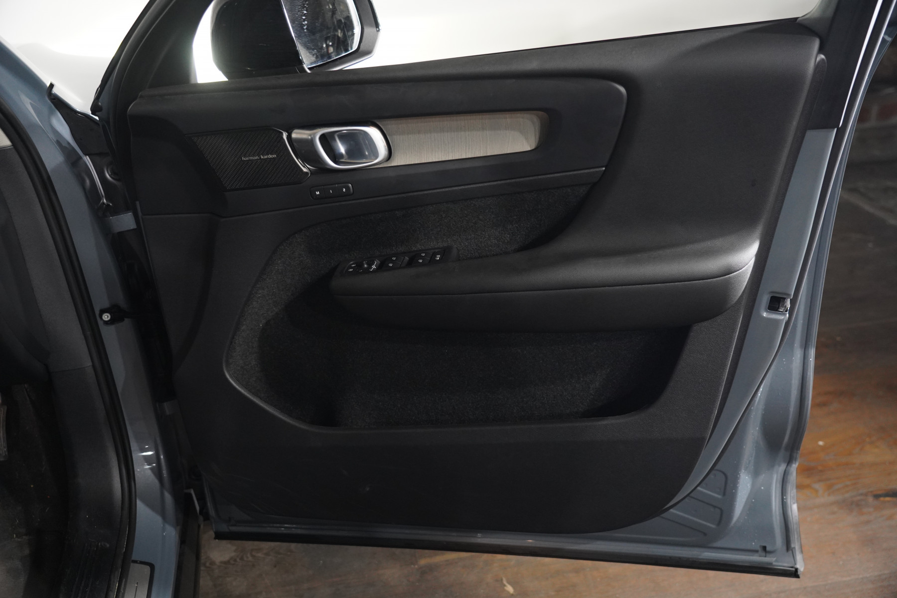 2022 Volvo Xc40 Ultimate B5 Dark Mhev SUV Image 31