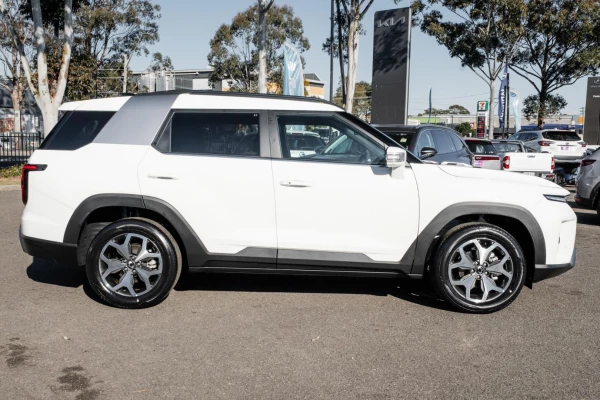 2025 KGM Torres J116 Adventure SUV Image 3