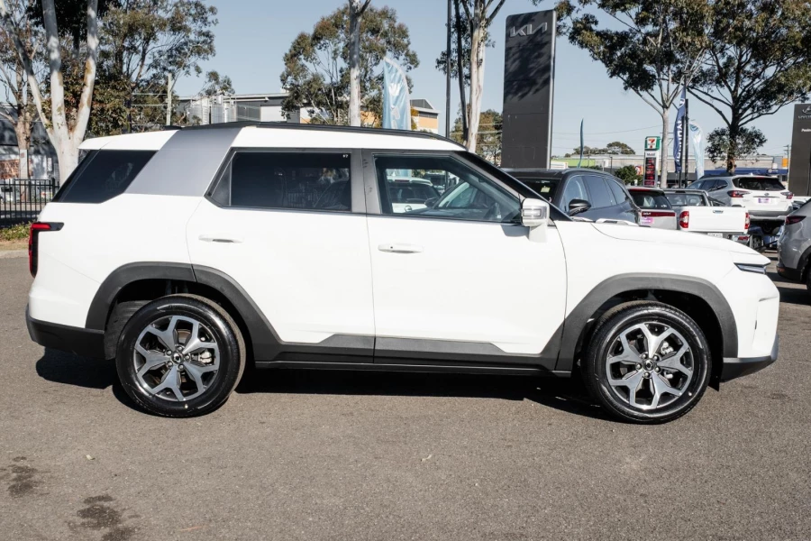 2025 KGM Torres J116 Adventure SUV Image 3