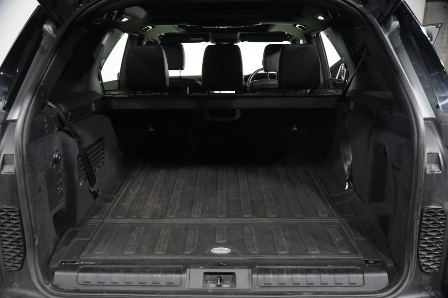 2020 Land Rover Discovery Series 5 SDV6 Landmark SUV Image 35
