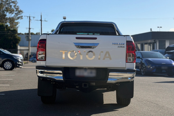 2017 Toyota HiLux  SR5 Double Cab Pick Up Image 7