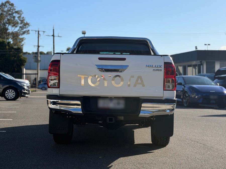 2017 Toyota HiLux  SR5 Double Cab Pick Up Image 7