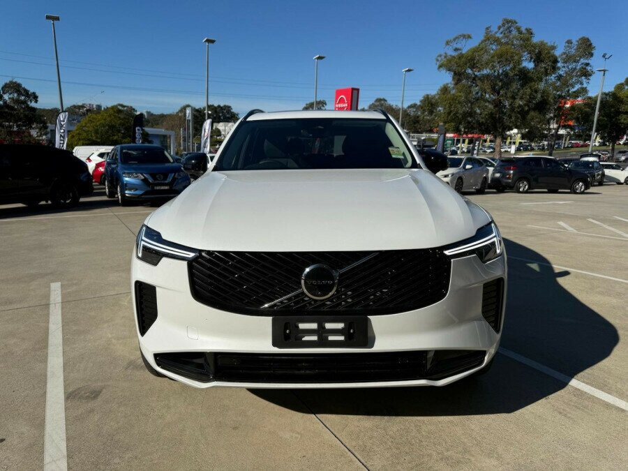 2026 Volvo XC90 L Series Plus T8 Plug-in Hybrid Dark SUV Image 6