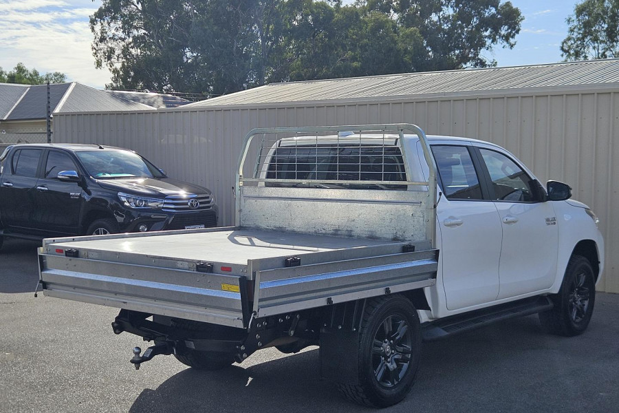 2022 Toyota HiLux GUN126R SR Double-Cab Cab-Chassis Image 8