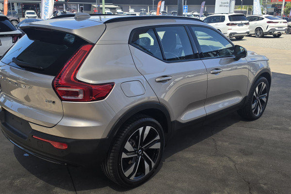 2023 Volvo XC40 XZ Ultimate B5 Dark SUV Image 7