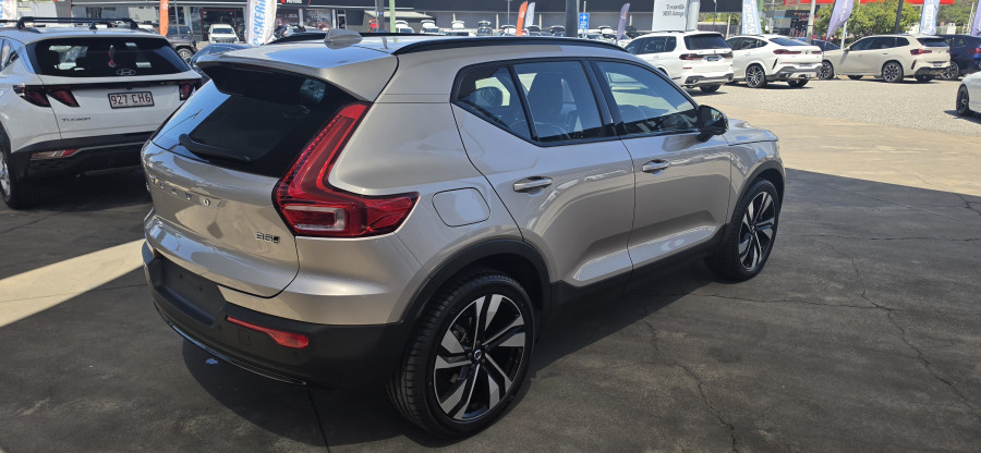 2023 Volvo XC40 XZ Ultimate B5 Dark SUV Image 7