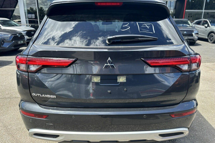 2024 Mitsubishi Outlander ZM LS SUV Image 6