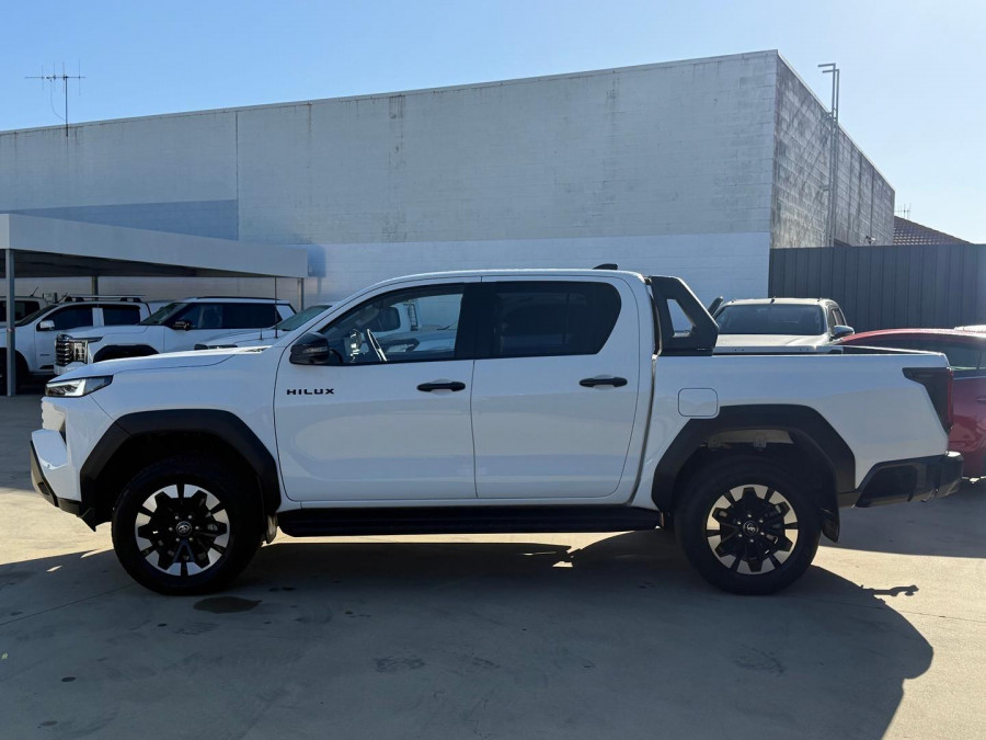 2025 Toyota HiLux GUN126R SR5 48V Ute Image 4