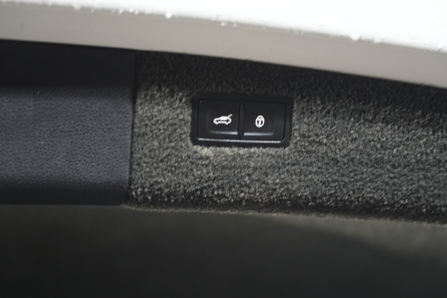 2016 Bentley Bentayga SUV Image 32