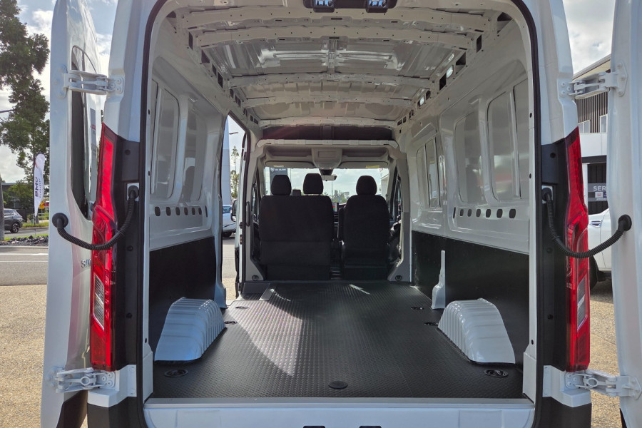 2025 MY24 LDV Deliver 9  LWB Van Image 16