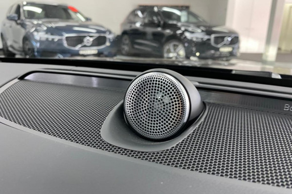 2020 Volvo S60 Z Series T5 R-Design Sedan Image 3