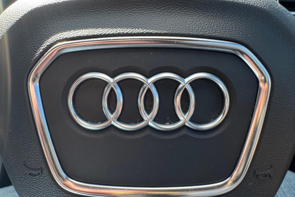 2022 Audi Q7 4M 55 TFSI S line SUV Image 24